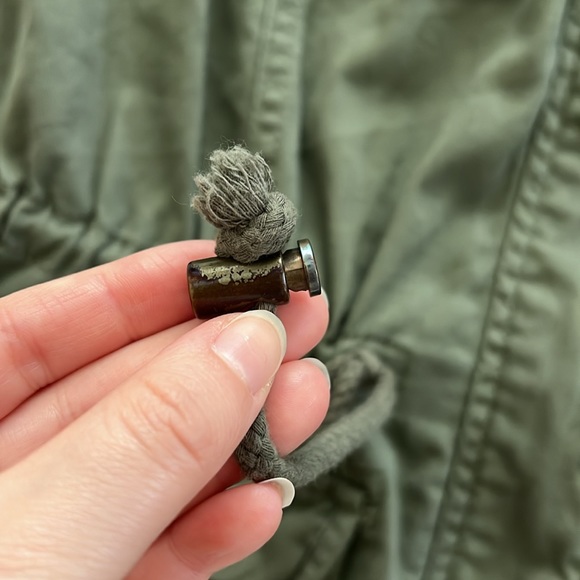 Candie's Sleeveless Vest - Picture 13 of 14